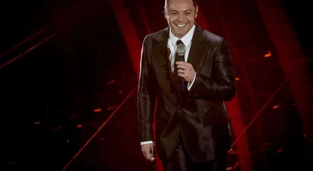 Abbiamo vinto già di Tiziano Ferro, significato: &#8216;Ridiamo delle cicatrici, brindiamo alle debolezze&#8217;