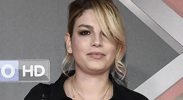 Iniziamo dalla fine di Emma Marrone, significato: &#8216;Dopo la malinconia inizia il mondo se vai via&#8217;