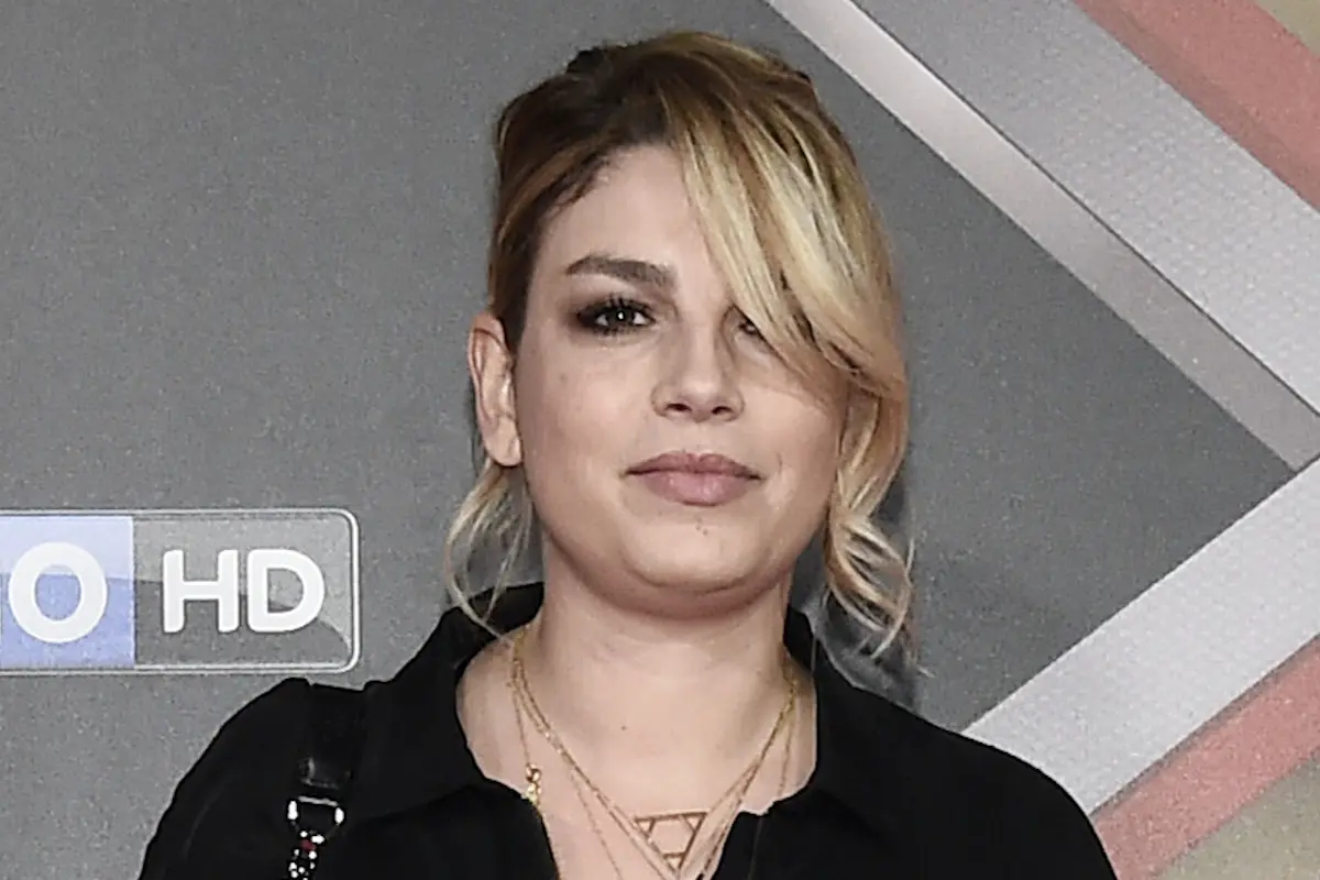 Iniziamo dalla fine di Emma Marrone, significato: 'Dopo la malinconia inizia il mondo se vai via'