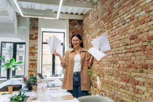 Lavoro, se stressante e malpagato aumenta del 49% il rischio di infarto: lo studio