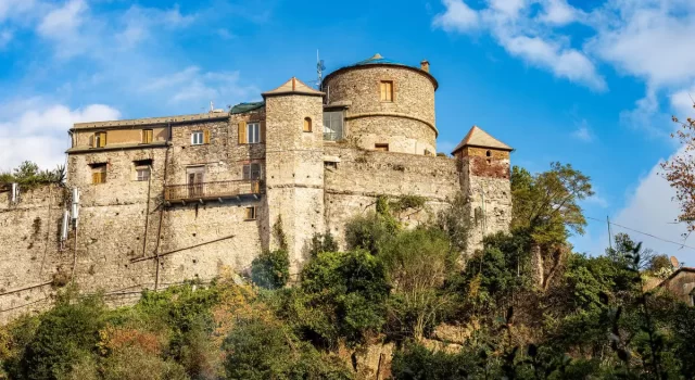 Portofino, Bill Gates compra il Castello di San Giorgio per trasformarlo in hotel: il sindaco dice no
