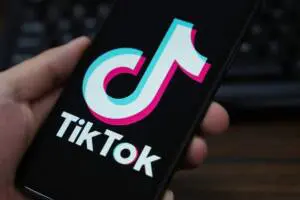 Il Nepal vieta l'utilizzo di TikTok: "Disturba l'armonia"