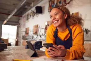 Minori e smartphone, limite alla navigazione: quali siti saranno bloccati