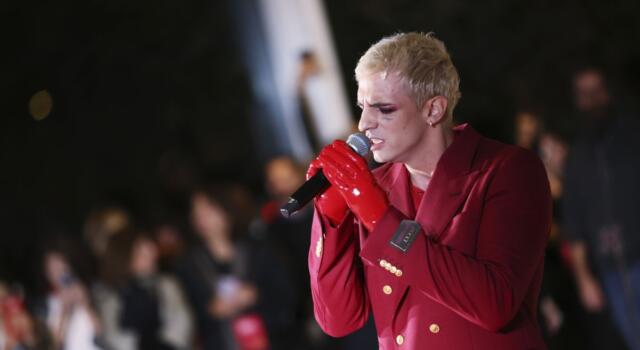 Stupidi ragazzi di Achille Lauro, il significato: &#8216;Prima di lasciarsi, sono gli ultimi ad amarsi&#8217;