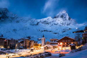 Cervinia cambia nome: la località sciistica torna all&#8217;antico, ma scoppia la polemica