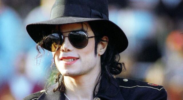 Man in the Mirror di Michael Jackson: il significato, il testo e la traduzione della canzone