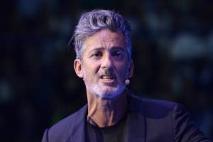 Cattelan sarà il conduttore di Sanremo 2025? L’indiscrezione