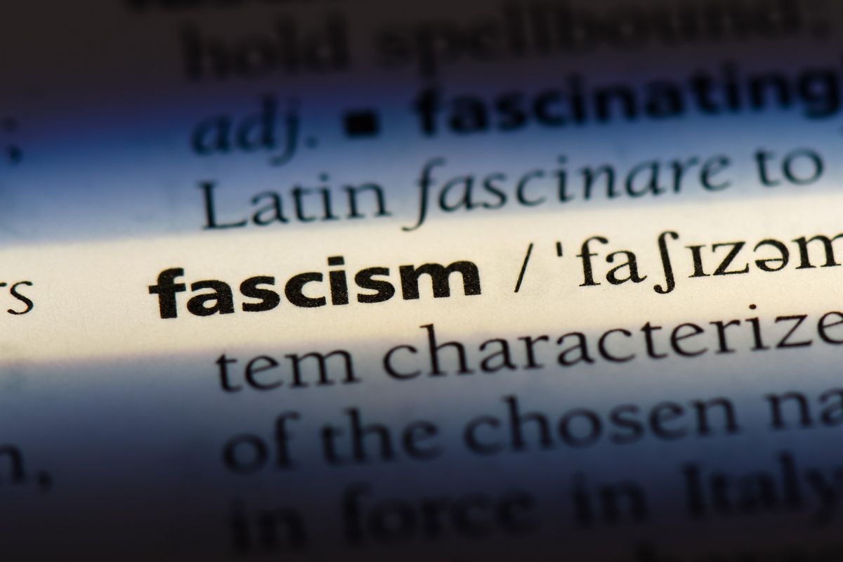 Cos'è l'apologia del fascismo: il saluto romano è concesso? Ecco cosa dice la legge