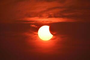 Occhi al cielo per l'eclissi solare totale del 2024: ecco quando e dove