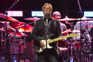 All'asta le lettere di George Harrison ed Eric Clapton a Pattie Boyd: la verità sul loro triangolo amoroso