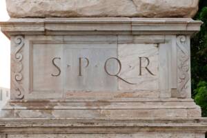 Cosa significa SPQR?