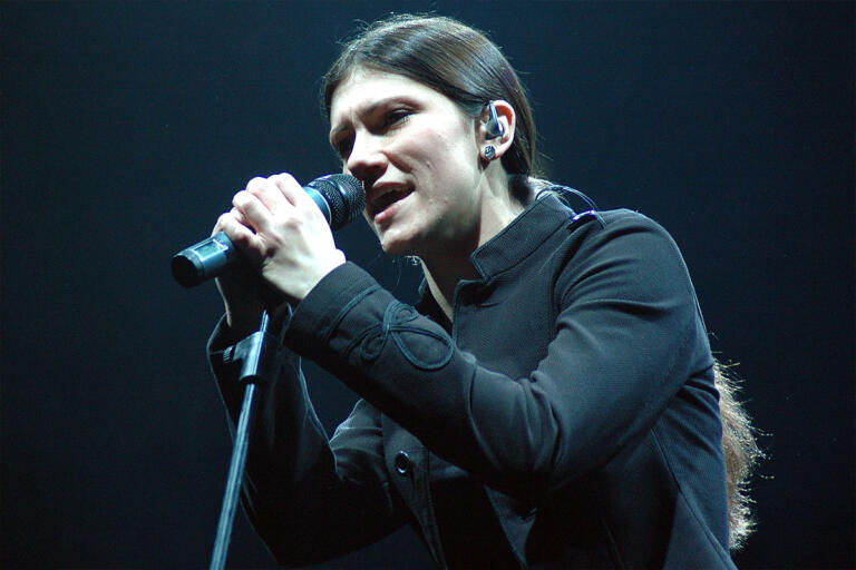 Eppure sentire (un senso di te) di Elisa, il significato: 'Nei sogni in ...