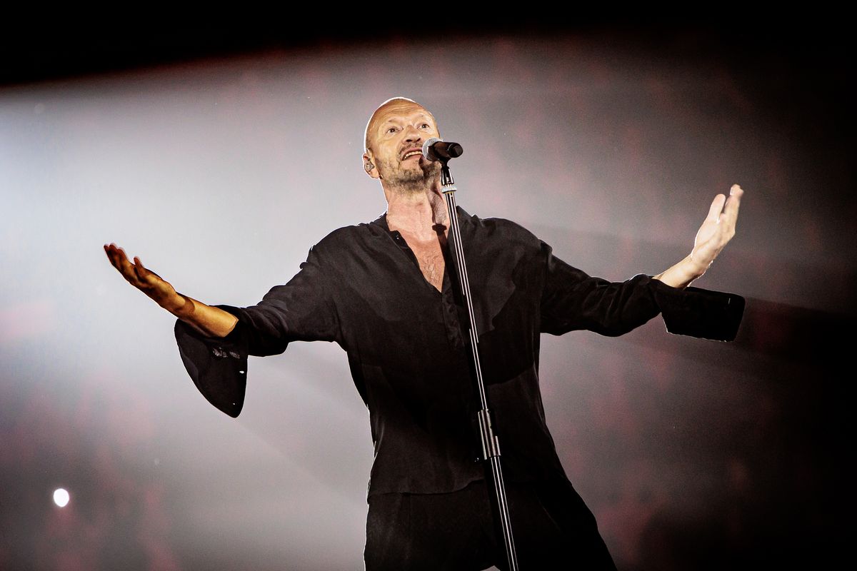 Iris (tra le tue poesie) di Biagio Antonacci, significato: 'Quanta vita insieme a te'