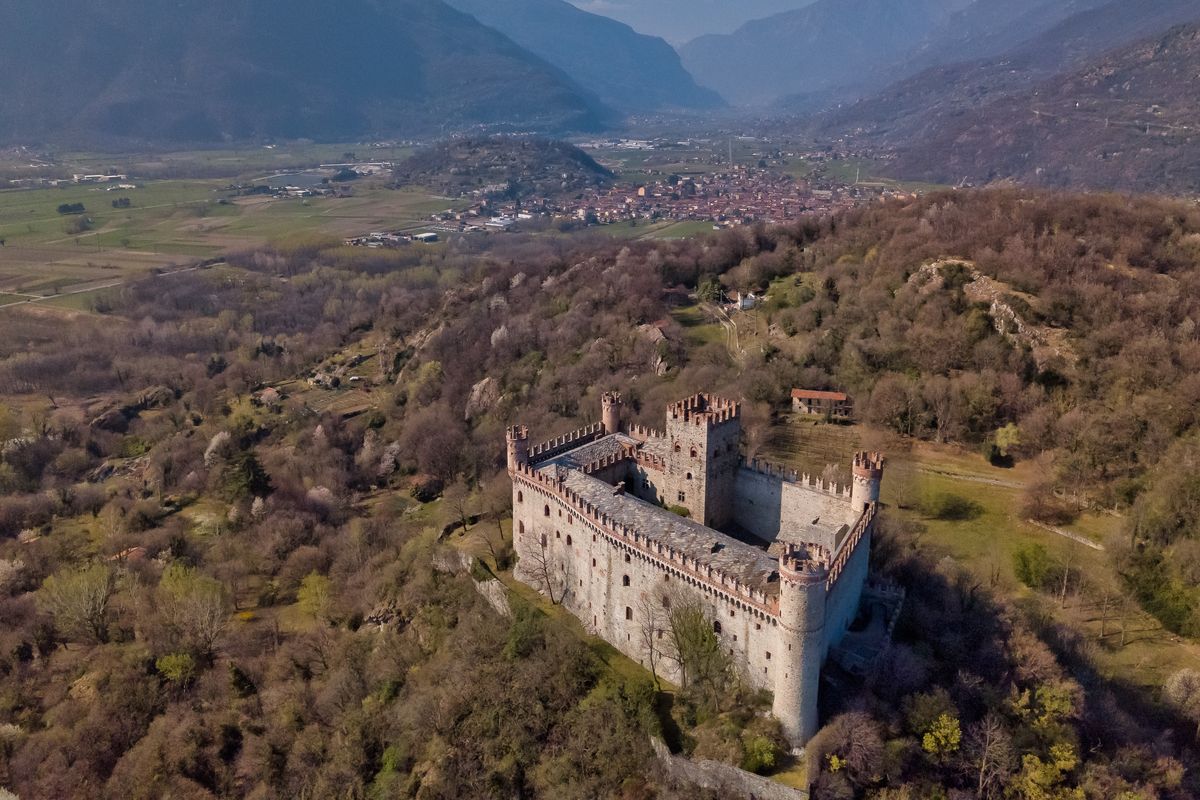 Maniero di Montalto Dora, dove si trova e quanto vale