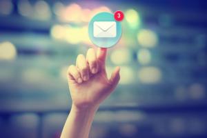 Attenzione alla mail truffa dell'Agenzia delle Entrate: non rispondete e denunciate
