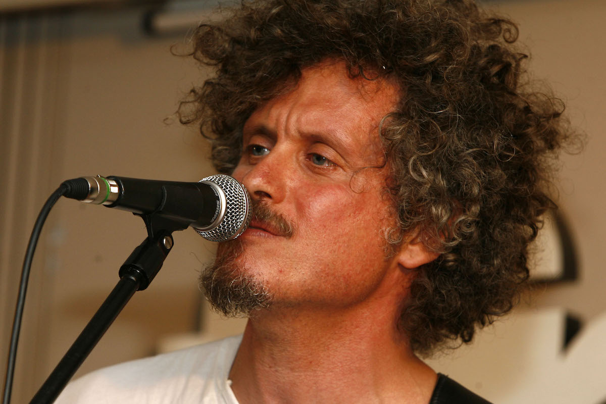 Frasi tratte dalle canzoni di Niccolò Fabi: le citazioni più profonde
