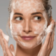 Applicazione detergente viso