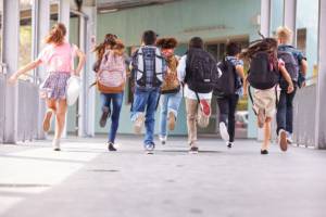 Generazione Alpha, quante parole strane: ecco i 20 termini che solo i nati dal 2010 comprendono