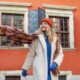 Donna sorridente vestiti invernali