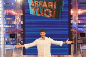 Affari Tuoi, rifiuta l'offerta e (per ora) non vince nulla: tutto è rimandato. L'incredibile partita di Dalila