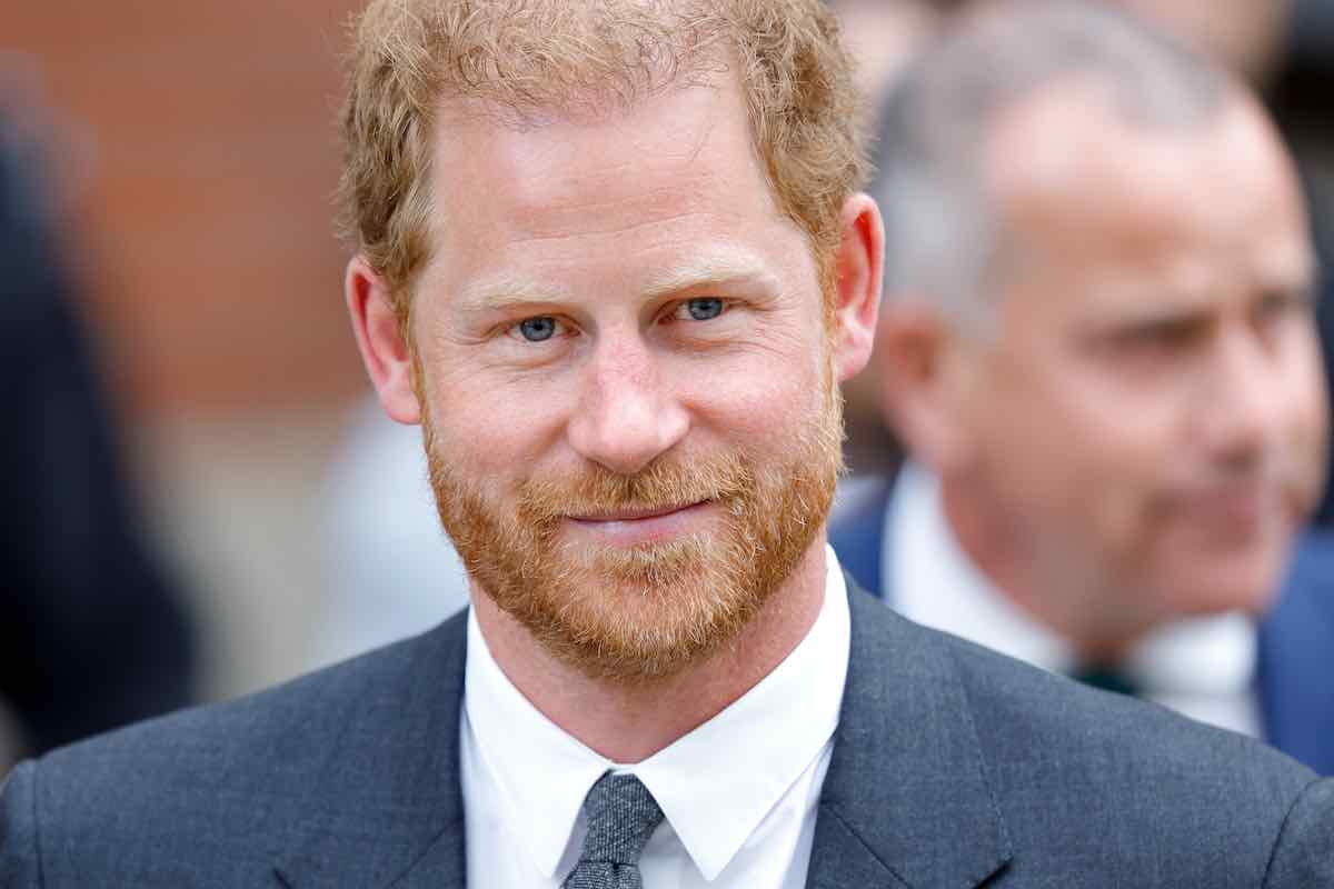 Principe Harry, il primo tatuaggio è un bluff: nessun affronto alla Royal Family