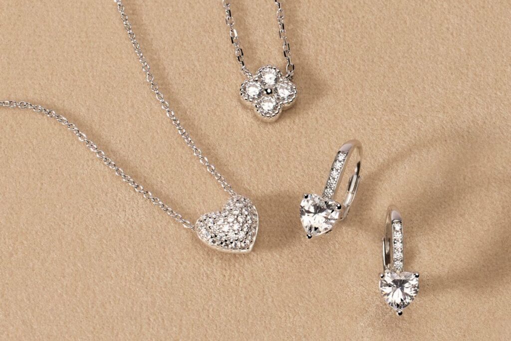 Set gioielli da donna con collana e orecchini in argento