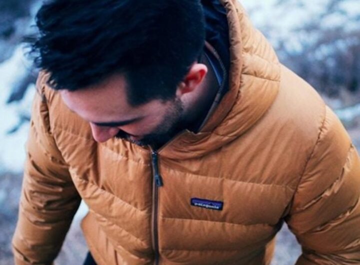 Ragazzo che indossa un piumino estivo