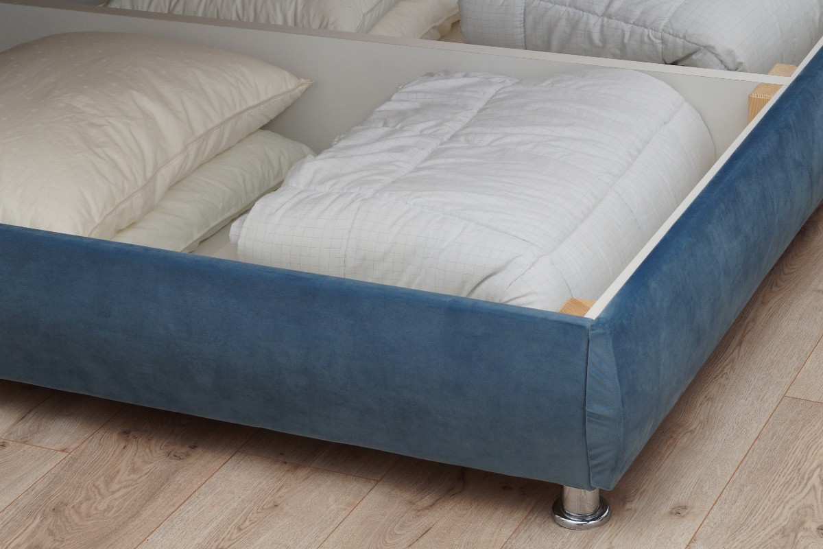 Letto con contenitore, con cuscino e piumone