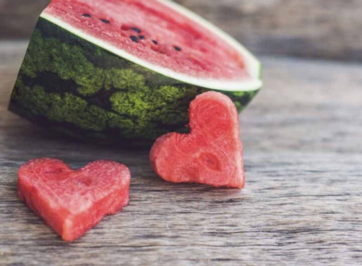 Ricco di acqua, vitamine e sali minerali, il cocomero è il protagonista indiscusso di tavole imbandite e merende fresche