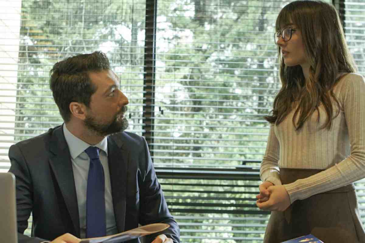 Nel frattempo, Ender pianifica una mossa astuta per riconquistare i suoi effetti personali dalla casa dell’ex marito