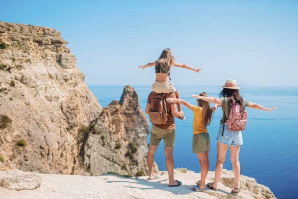 Dalle coste incontaminate al mare cristallino, fino alle vette montane, l’Italia offre mete ideali per ogni tipo di vacanza ad agosto