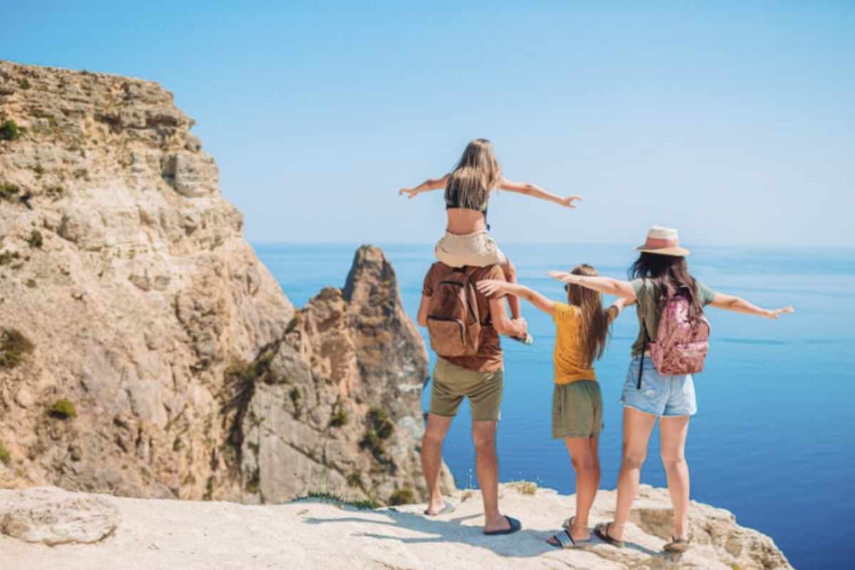 Dalle coste incontaminate al mare cristallino, fino alle vette montane, l’Italia offre mete ideali per ogni tipo di vacanza ad agosto