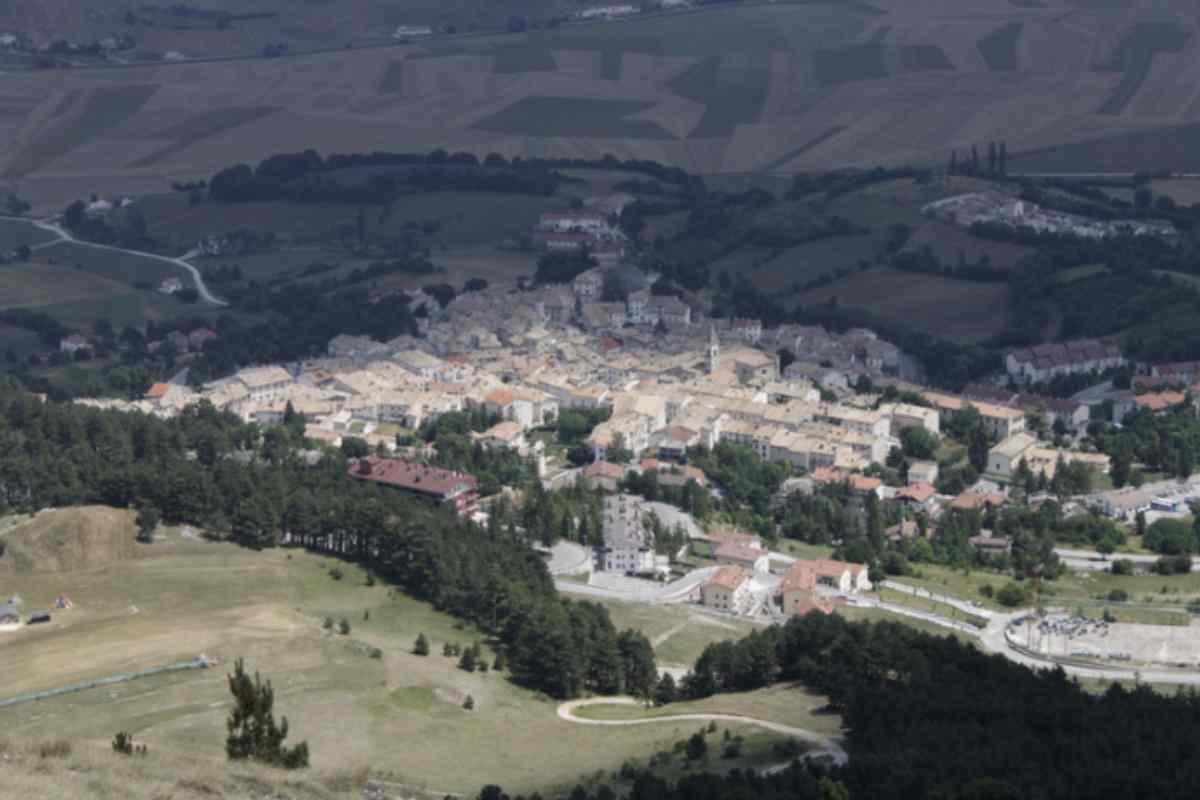 Nel cuore del Parco Nazionale della Maiella, Pescocostanzo si distingue come uno dei borghi più affascinanti d’Abruzzo