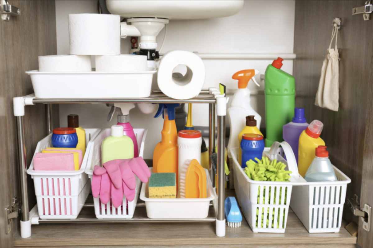 Per mantenere la cucina ordinata senza compromettere la sicurezza e l’igiene, è indispensabile conoscere le caratteristiche del mobile sotto il lavello
