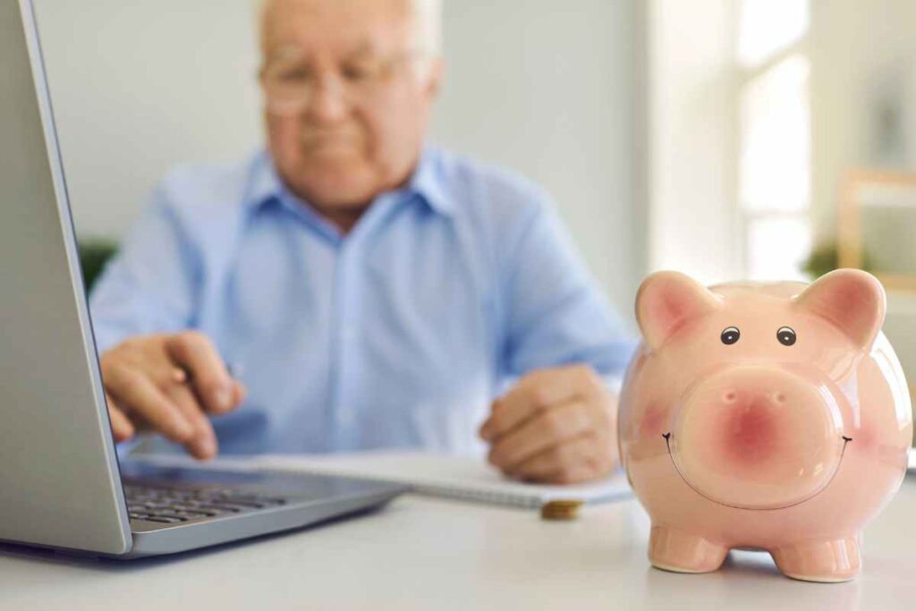 Ho messo da parte 200 euro al mese per qualche anno e ora ho una pensione da più di 2000 euro, tutti i dettagli