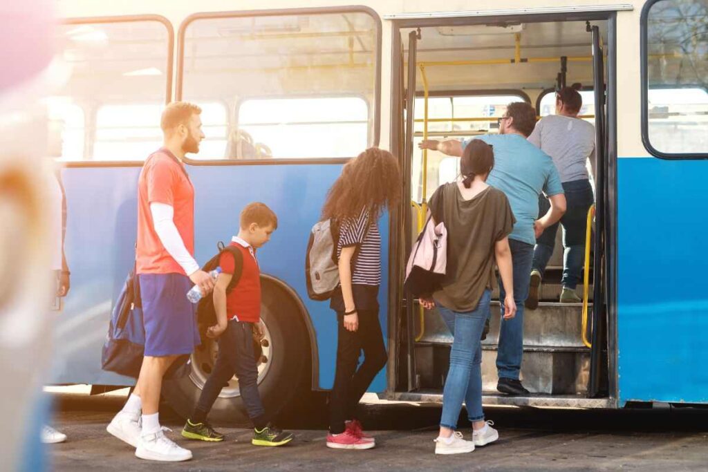 treni autobus gratis, alcune città permettono l'agevolazione sulle tariffe e non solo