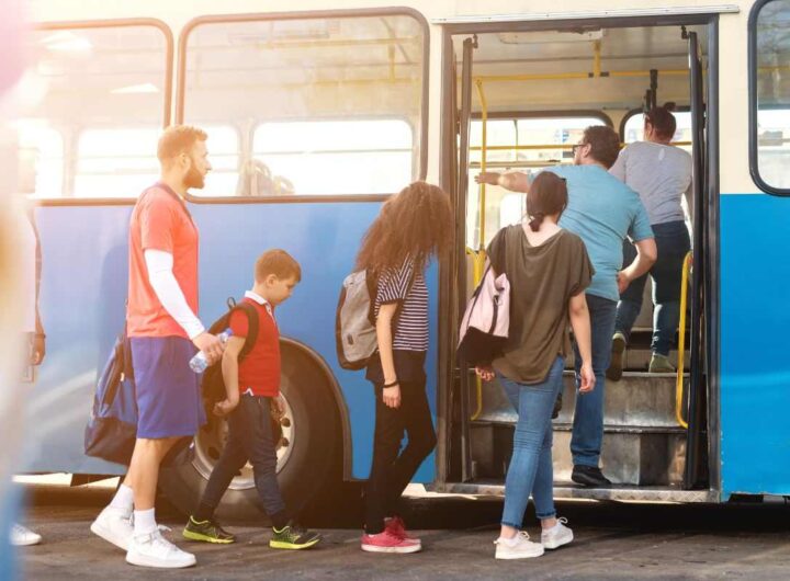 treni autobus gratis, alcune città permettono l'agevolazione sulle tariffe e non solo