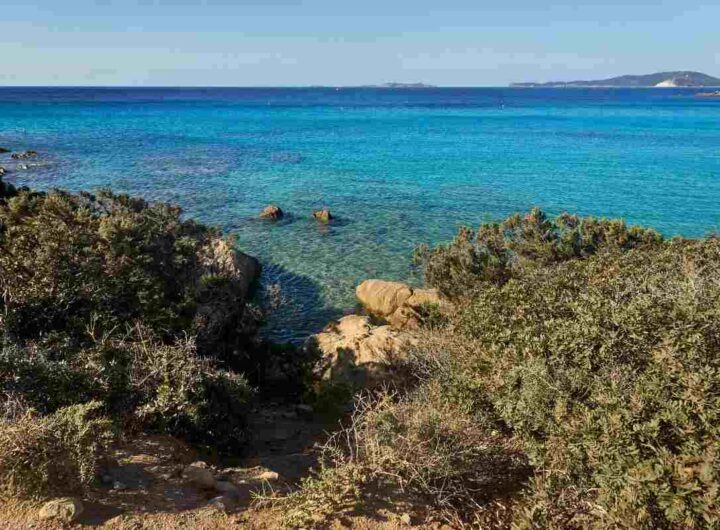 sardegna spiaggia in fiamme punta molentis
