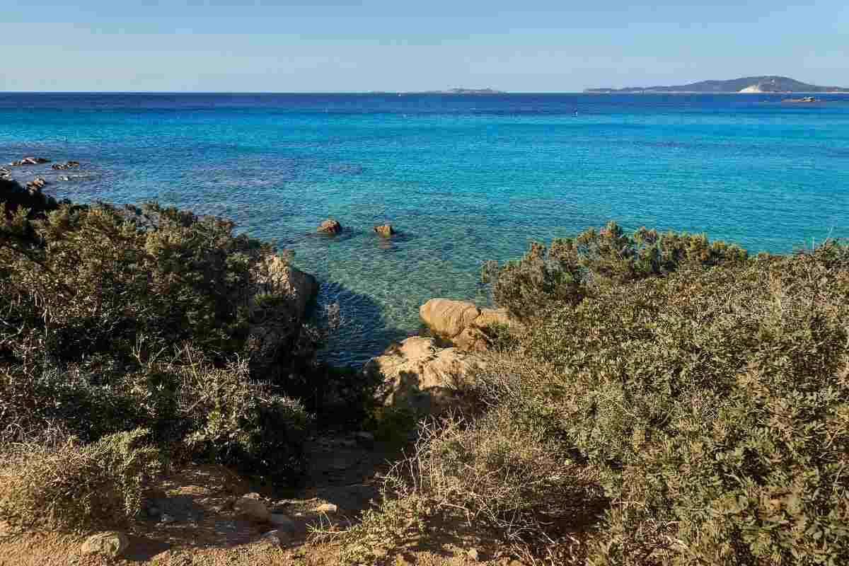 sardegna spiaggia in fiamme punta molentis