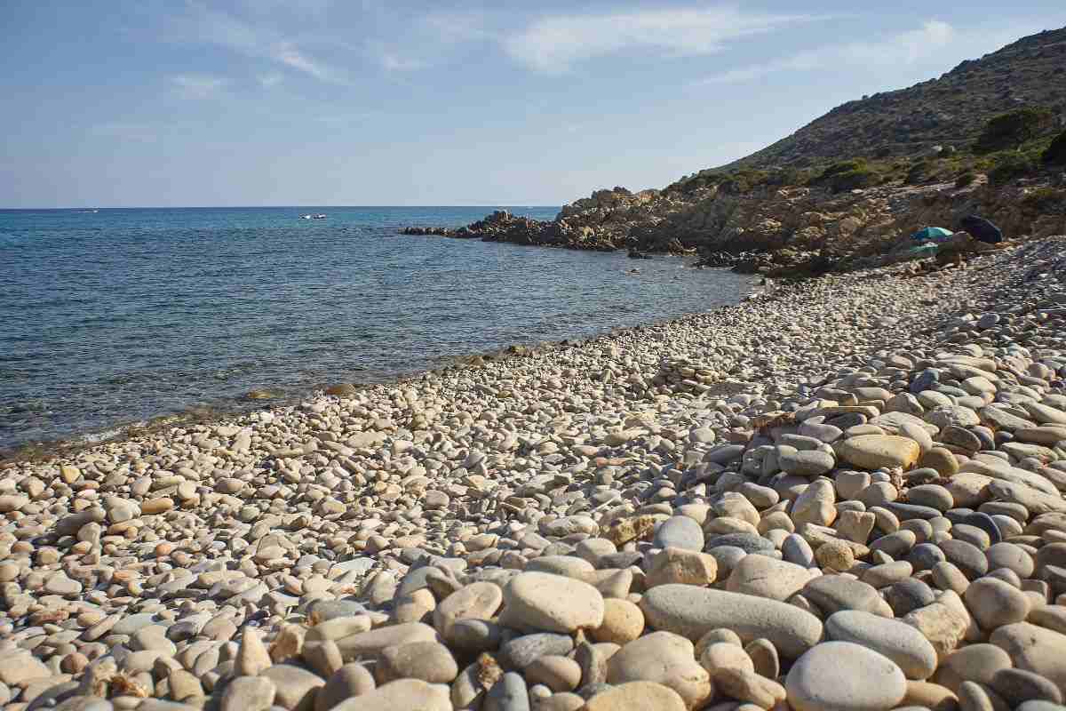 sardegna spiaggia in fiamme punta molentis