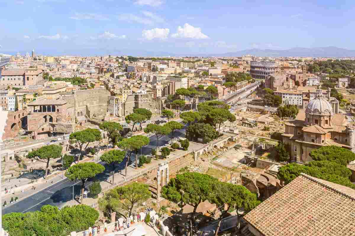 roma, fori imperiali ritrovata testa di marmo