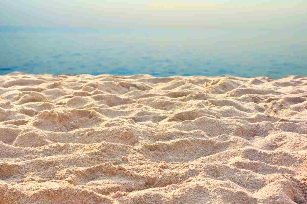 questa spiaggia ha sabbia d'oro