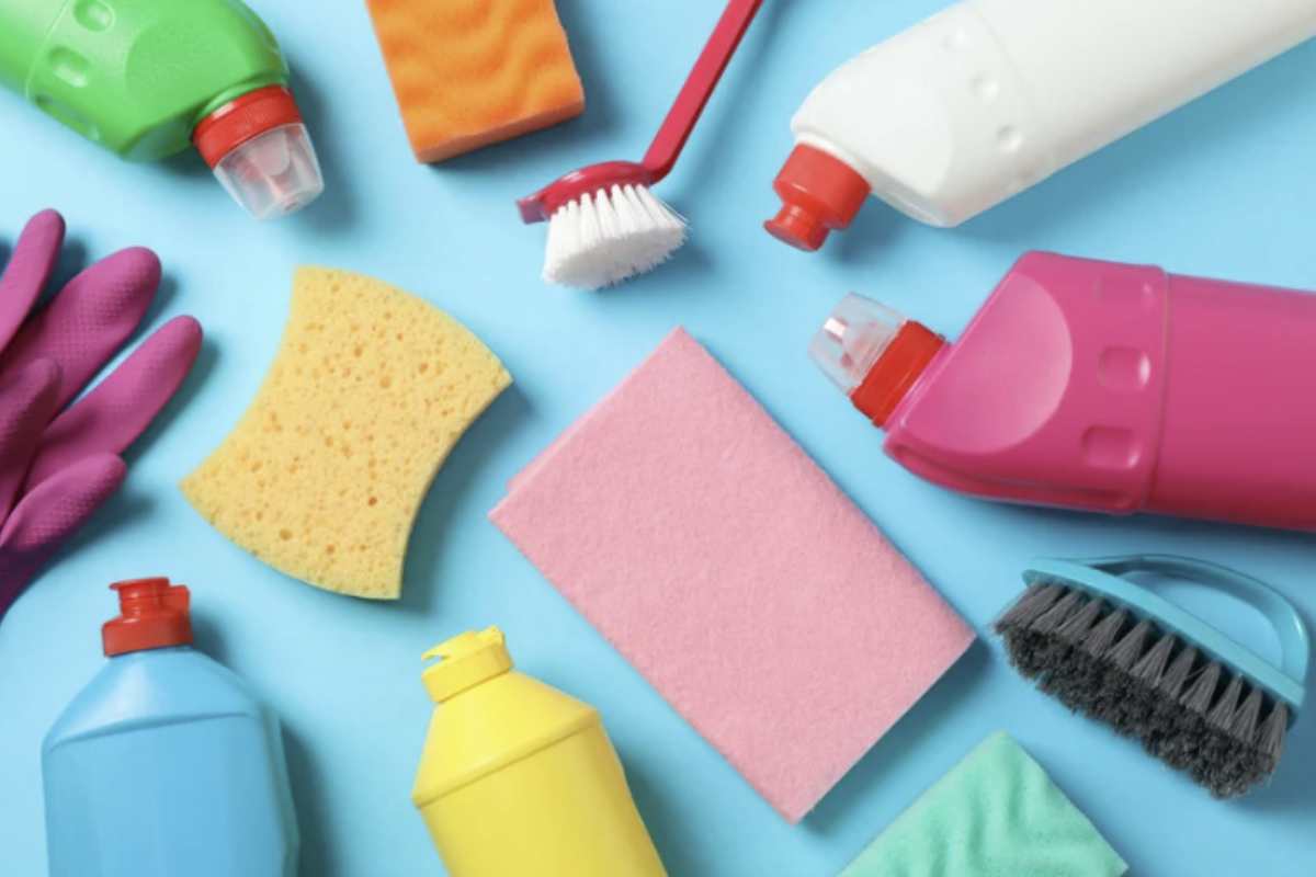 Nonostante l’ammoniaca venga spesso considerata un rimedio universale, è fondamentale conoscere i suoi limiti e adottare tutte le precauzioni