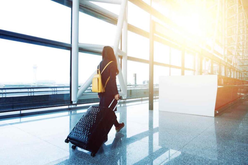 8 oggetti per viaggio in volo in aereo per gli over 50