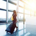 8 oggetti per viaggio in volo in aereo per gli over 50