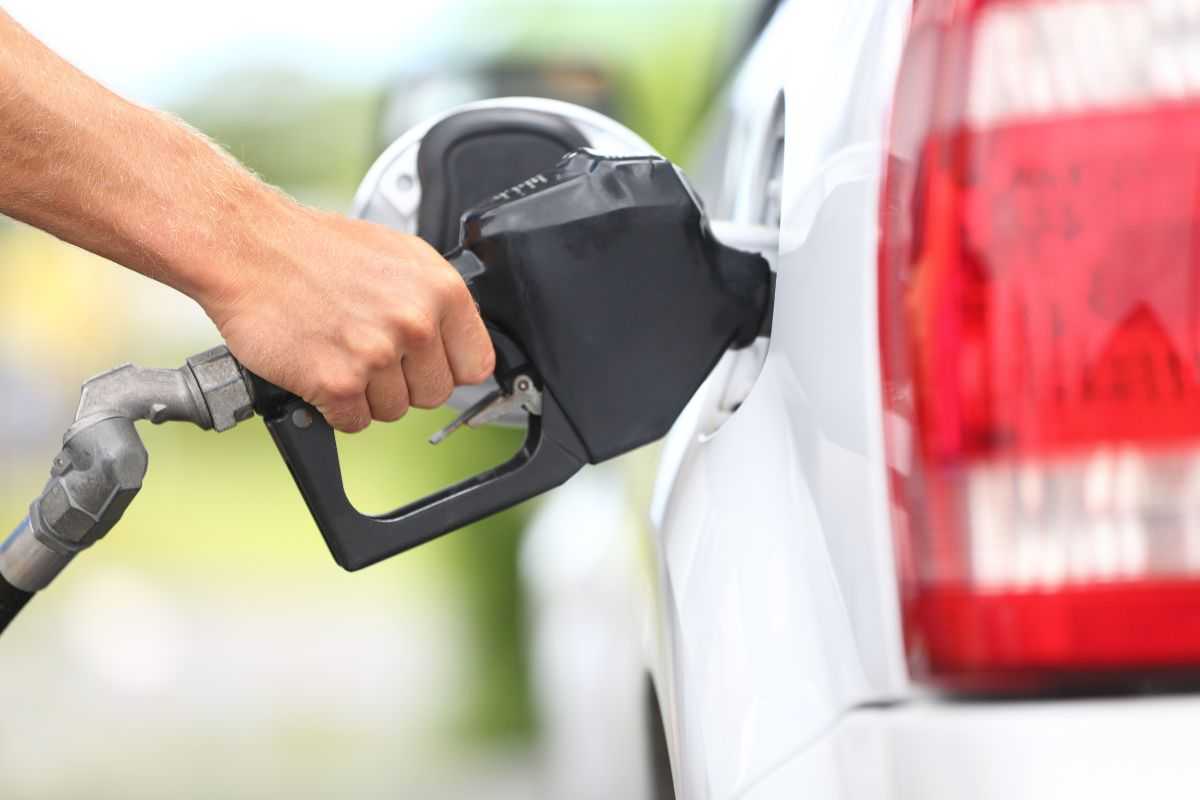 benzina qui costa pienisismo
