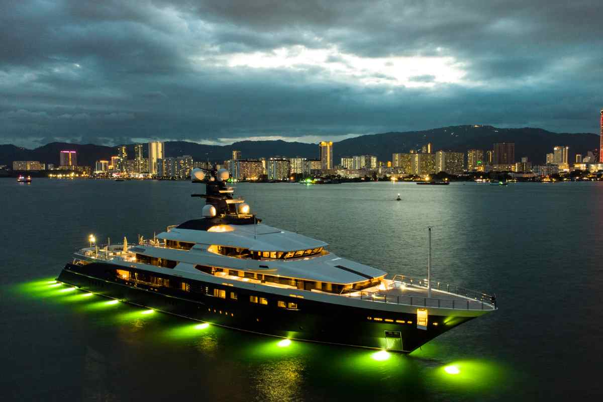 yacht di fedez quanto costa