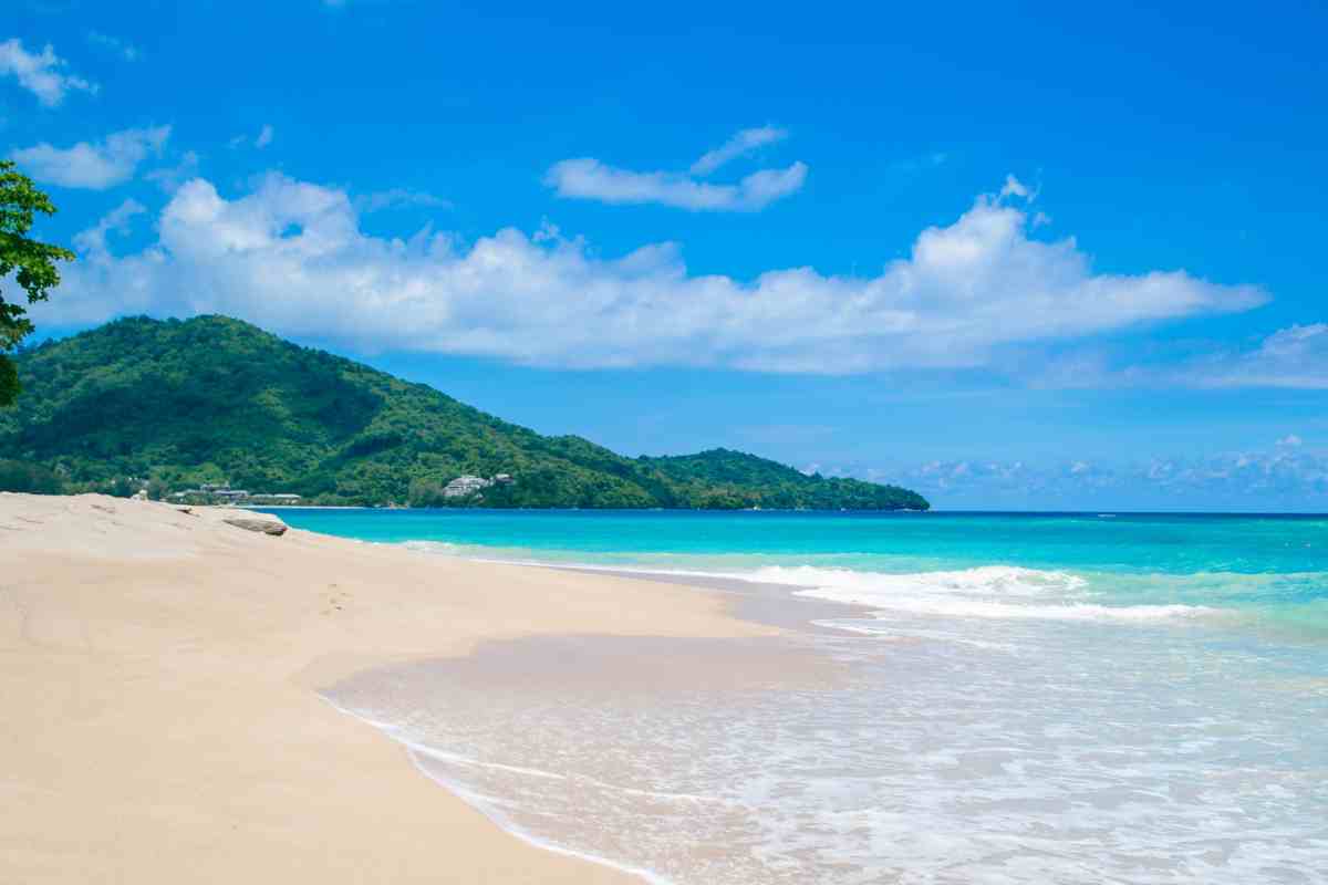 A un'ora di volo dall'Italia c'è il mare più bello del mondo, tutti i dettagli