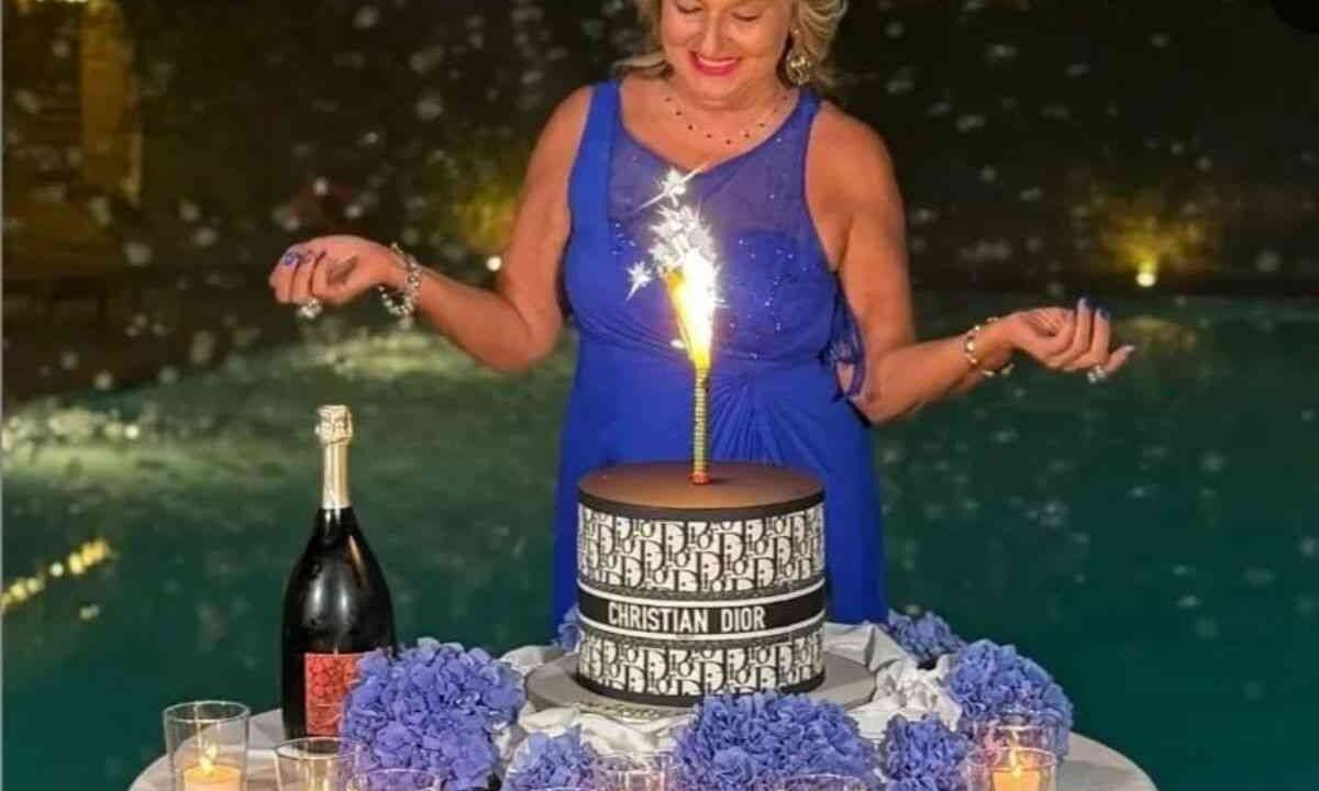 monica setta festeggia i suoi 61 anni con una festa incredibile