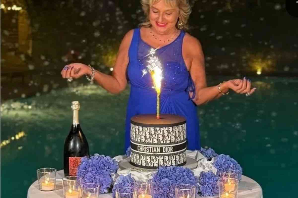 monica setta festeggia i suoi 61 anni con una festa incredibile